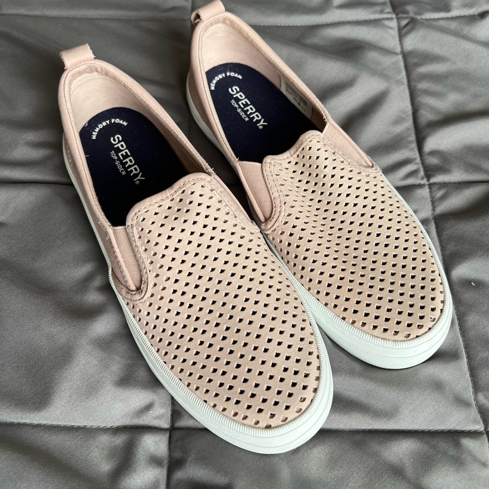 Sperry’s Crest Twin Gore Scalloped Sneaker, Rose Dust size 7.5